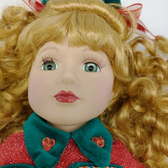 Vintage Victorian Rose Collection Porcelain Doll - Picture 9 of 9